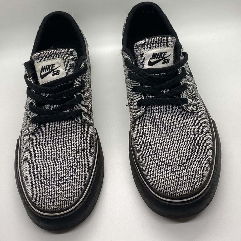 Nike Sb Clutch Shoes Size 5.5